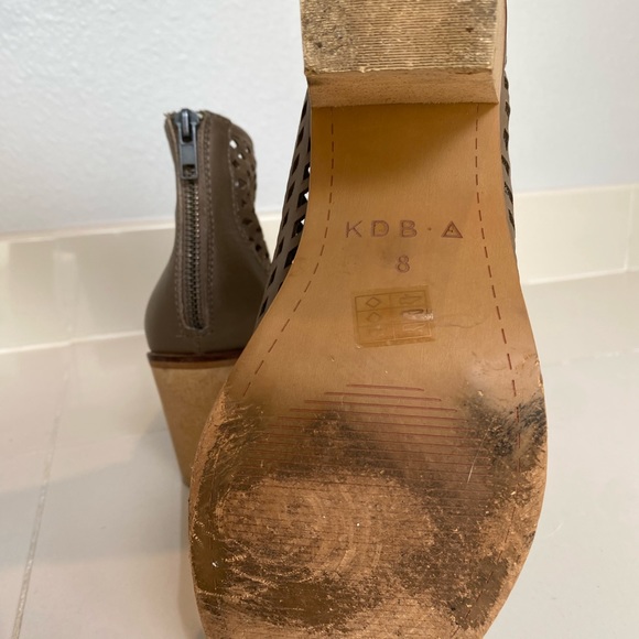 Kelsi Dagger Cut Out Back Zip Boot Size 8 - Picture 4 of 7